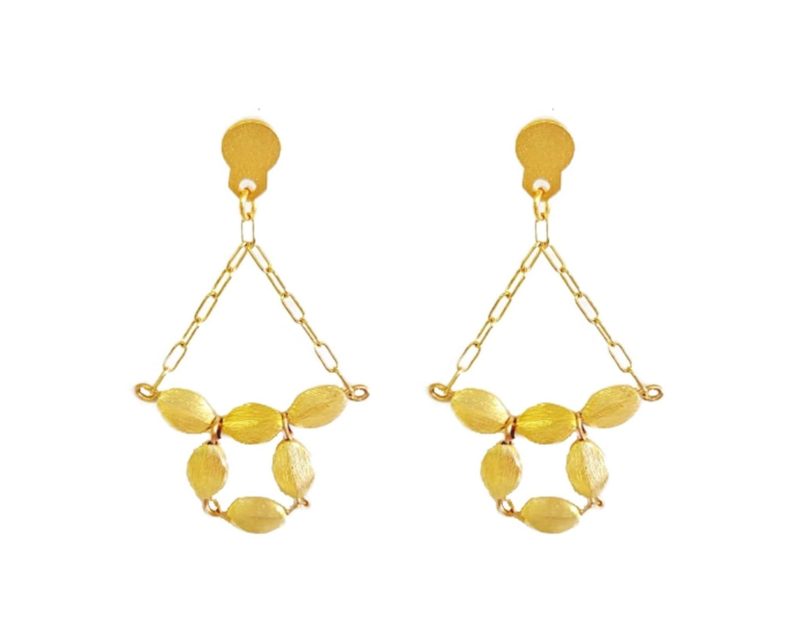 minu jewels earrings 2 hatchepsut 18kt gold plated chandelier earrings minu 22 hatchep e 83922793 38971462189314