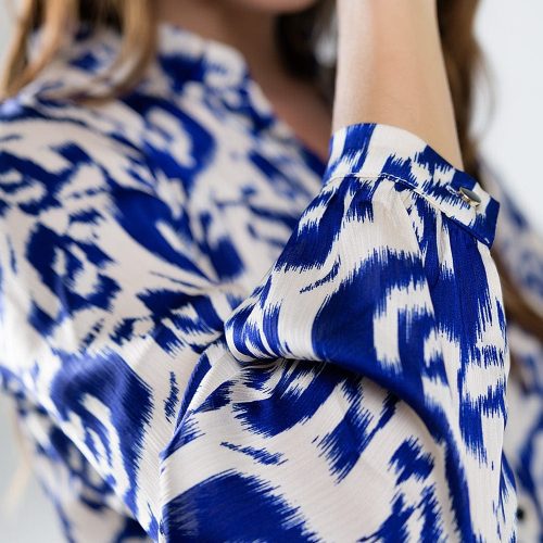 q2 women s blouse balloon sleeve abstract print blouse in navy and white balloon sleeve abstract print blouse in navy and white 42115290169602