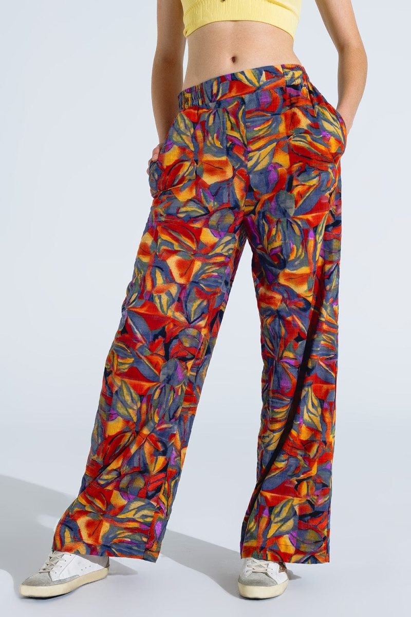 q2 women s pants trousers straight leg pants with floral multicolor print in shades of red straight leg pants with floral multicolor print in shades of red 40657676108034