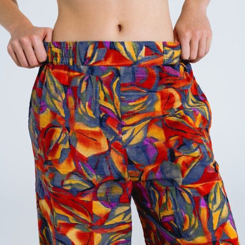 q2 women s pants trousers straight leg pants with floral multicolor print in shades of red straight leg pants with floral multicolor print in shades of red 40657676206338