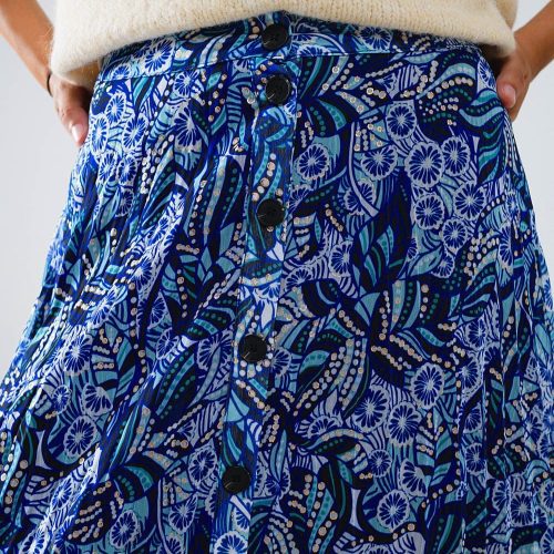 q2 women s skirt midi pleated skirt in blue abstract print with button placket 41481152594178