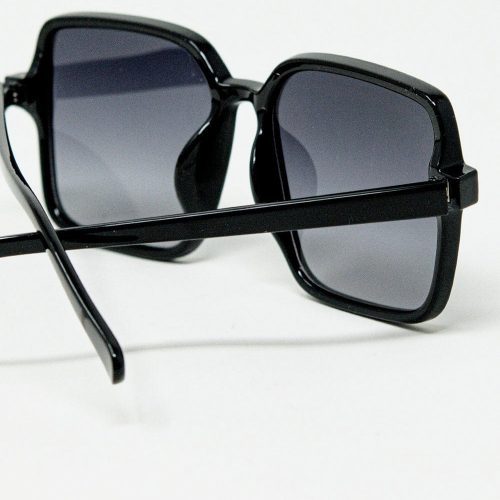 q2 women s sunglasses one size black square sunglasses with high gloss frame in black square sunglasses with high gloss frame in black 9622301 63331 2622300121018 41881156124930