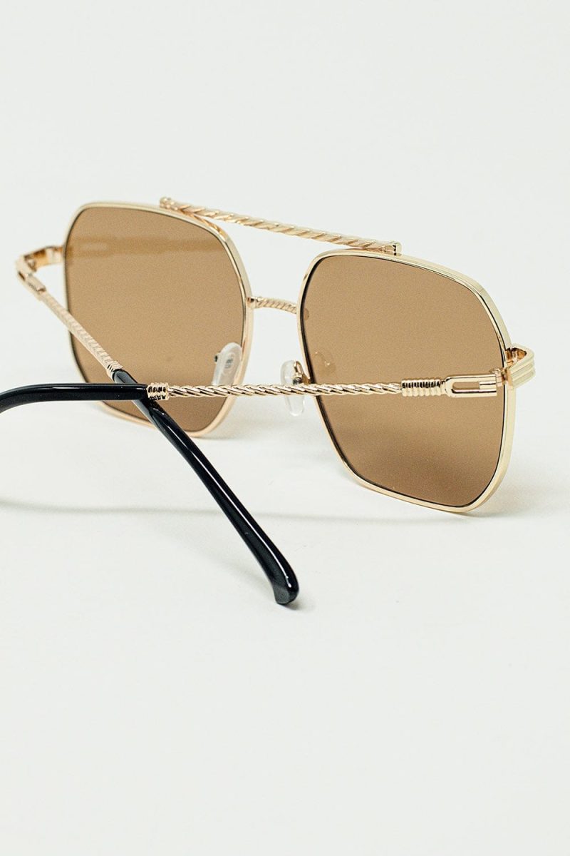 q2 women s sunglasses one size gold gold square frame sunglasses with brown lenses gold square frame sunglasses with brown lenses 9620922 63317 2620902221013 41845944123650