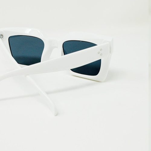 q2 women s sunglasses one size white 90 s squared sunglasses in white 90 s squared sunglasses in white 9377614 56779 2377601421014 39271026688258