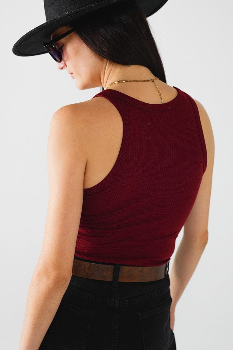 q2 women s tees tanks sleeveless burgundy top with ribbed details sleeveless burgundy top with ribbed details 41845947138306